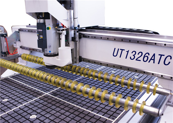 يونيتك UT1326 ATC CNC راوتر آلة للخشب / PVC الصلب